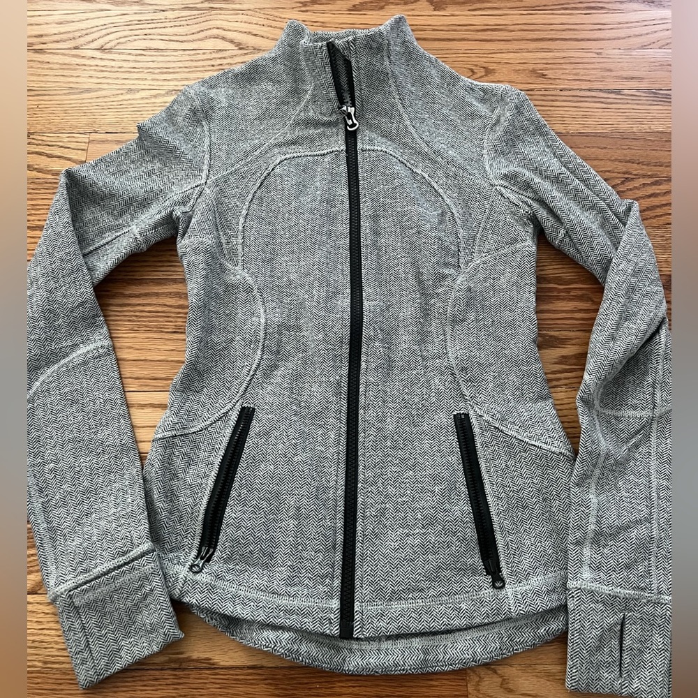 Lululemon dark Grayish black Herringbone Jacket like new. Worn once. Size 6
